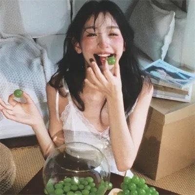 粉色飞碟海报